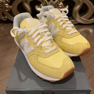 New Balance Sneakwrs